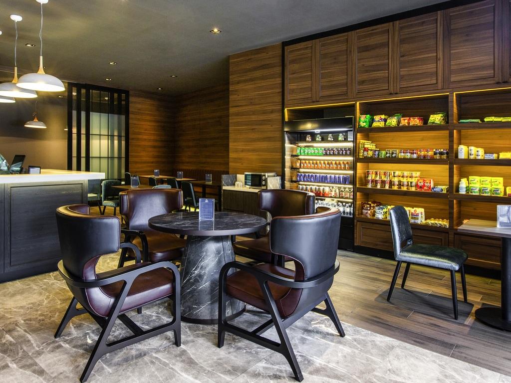 Metropolis Suites Bangkok, Tapestry Collection By Hilton Exterior photo