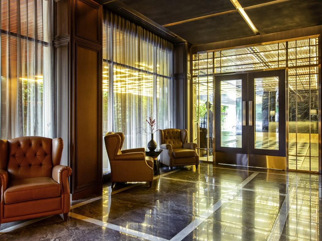 Metropolis Suites Bangkok, Tapestry Collection By Hilton Exterior photo