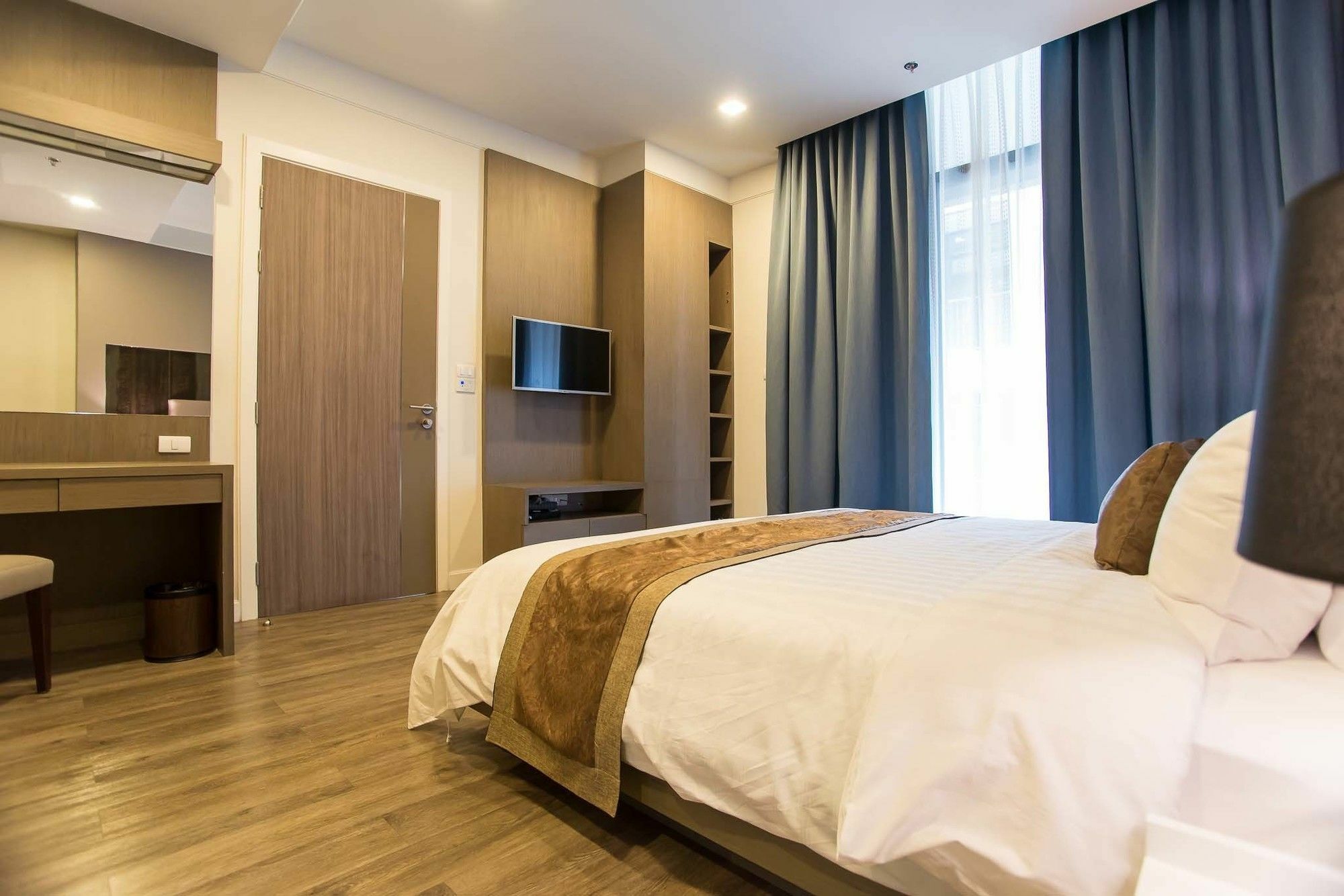 Metropolis Suites Bangkok, Tapestry Collection By Hilton Exterior photo